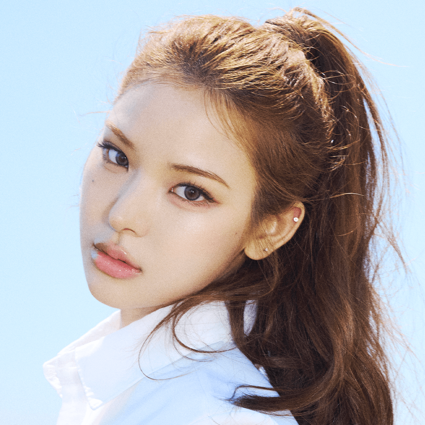 MAI of izna official profile portrait